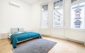 Hg Apartments